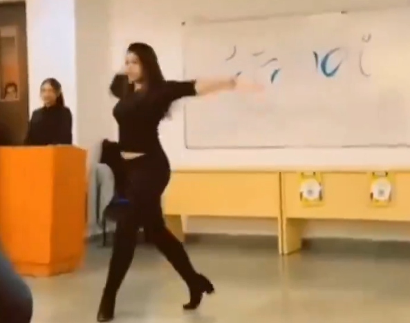 Viral video of a girl dancing in a classroom is not from Comsats University Islamabad Viral video of a girl dancing in a classroom is not from Comsats University Islamabad